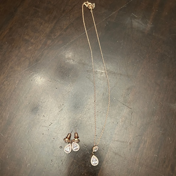 NWOT Rose Gold Matching Necklace and Earrings - Picture 5 of 6